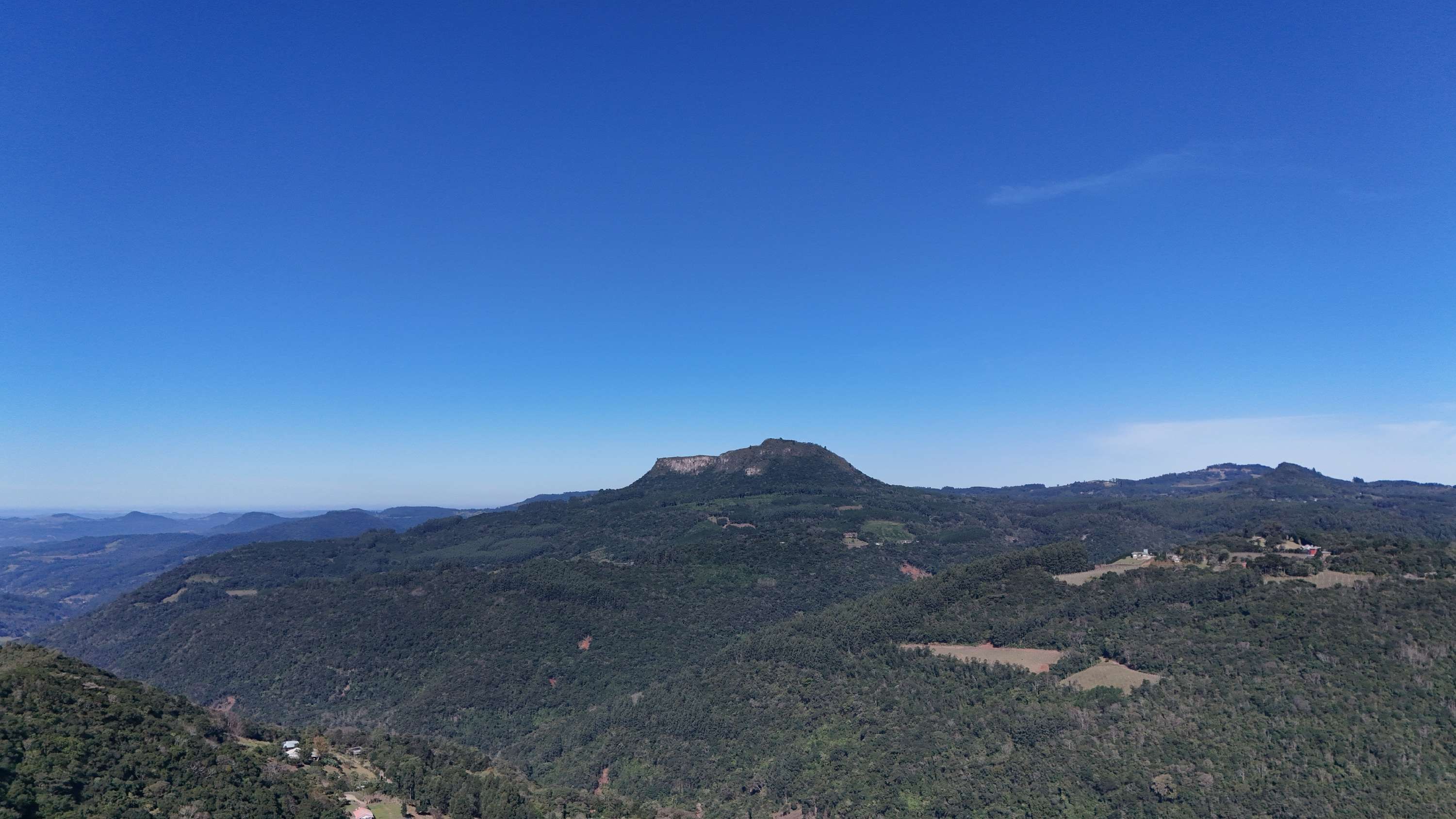 Vista para o vale e o Morro Agudo